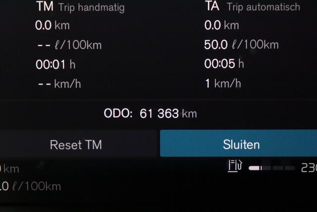 Volvo V60 2.0 B3 Essential Edition Automaat | NAVI | CLIMA | CAMERA + PDC | ADAP CRUISE | STUUR/STOELVERW |