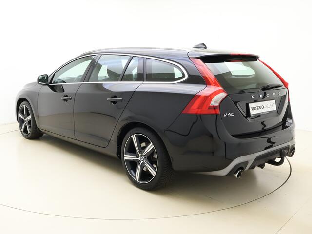 Volvo V60 T3 153pk Automaat Nordic+ Sport / Standkachel / 18'' + All Season banden / Sportstoelen / Stoelverwarming / On Call / Act. Bochtverlichting / Xenon /