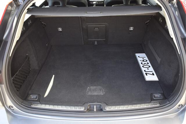 Volvo V60 2.0 T4 Momentum Pro Trekhaak, Elek. achterklep, Carplay