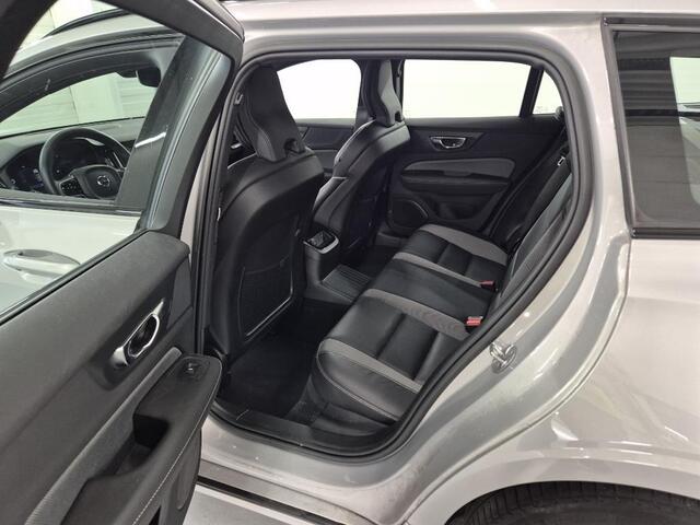 Volvo V60 2.0 T6 Plug-in hybrid AWD Plus Dark | Trekhaak | Harman/Kardon | Sport stoelen | Zwarte hemel | Long Range | Camera |