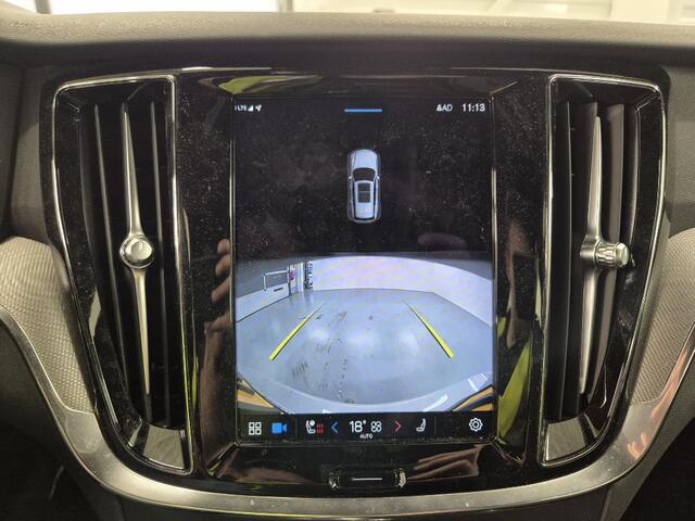 Volvo V60 2.0 T6 Plug-in hybrid AWD Plus Dark | Trekhaak | Harman/Kardon | Sport stoelen | Zwarte hemel | Long Range | Camera |