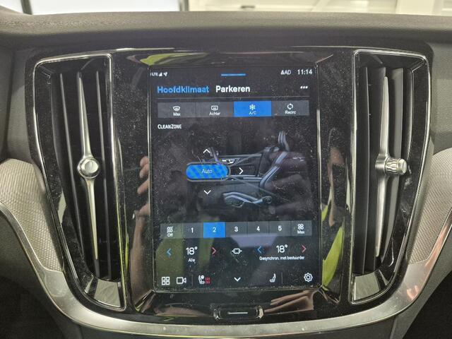 Volvo V60 2.0 T6 Plug-in hybrid AWD Plus Dark | Trekhaak | Harman/Kardon | Sport stoelen | Zwarte hemel | Long Range | Camera |