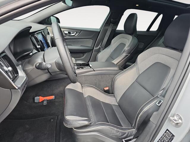 Volvo V60 2.0 T6 Plug-in hybrid AWD Plus Dark | Trekhaak | Panoramadak | Sportstoelen | 360 camera |