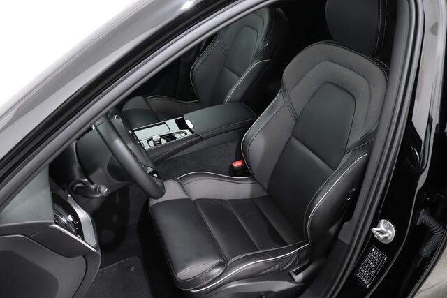 Volvo V60 2.0 T6RECHARGE 350PK AWD R-DESIGN AUT8 | Long Range | Navi | Trekhaak