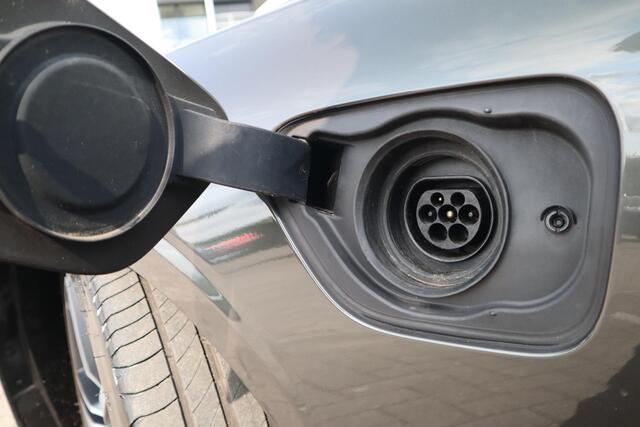 Volvo V60 2.0 T8 Recharge AWD R-Design | Geventileerde stoelen met massage | B&W audio | Polestar Tuning |