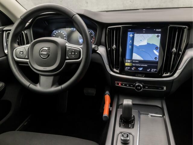 Volvo V60 2.0 B3 Momentum Advantage 177Pk Automaat (APPLE CARPLAY, GROOT NAVI, ADAPTIVE CRUISE, STUUR/STOELVERWARMING, SPORTSTOELEN, PARKEERSENSOREN, NIEUWE APK, NIEUWSTAAT)