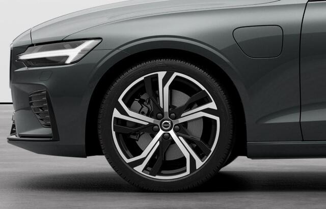 Volvo V60 2.0 T6 Plug-in hybrid AWD Ultra Dark | Bowers & Wilkins | Massage | Stoel ventilatie + Verwarming | Panorama Schuifdak | HUD | Adaptieve Cruise | BLIS | 360° Camera |