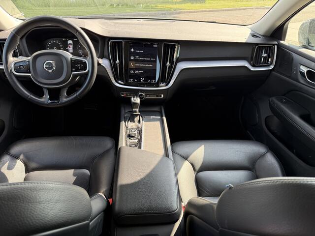 Volvo V60 2.0 T5 Momentum Geartr. (250pk) ** Intellisafe Surround ** Trekhaak ** Leer