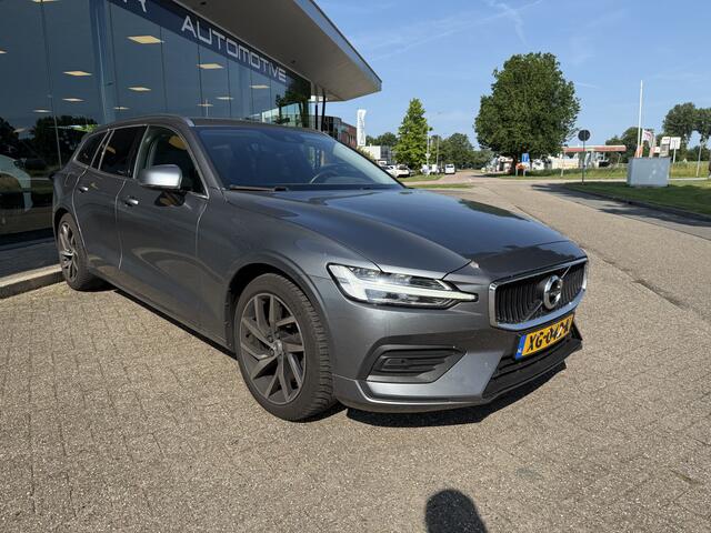 Volvo V60 2.0 T5 Momentum Geartr. (250pk) ** Intellisafe Surround ** Trekhaak ** Leer