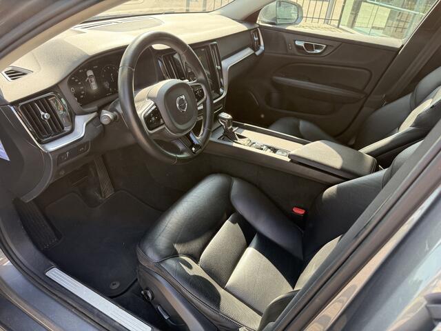 Volvo V60 2.0 T5 Momentum Geartr. (250pk) ** Intellisafe Surround ** Trekhaak ** Leer