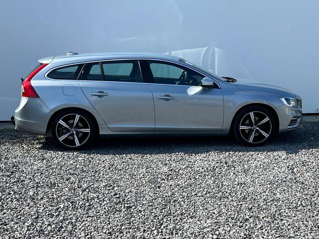 Volvo V60 1.5 T3 Nordic+ Automaat - Airco - Navigatie - Standkachel - 18''Lichtmetaal - Stoelverwarming - Trekhaak