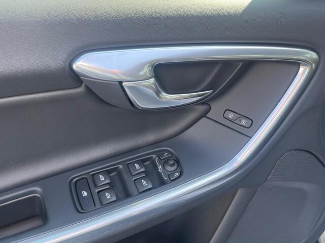 Volvo V60 1.5 T3 Nordic+ Automaat - Airco - Navigatie - Standkachel - 18''Lichtmetaal - Stoelverwarming - Trekhaak