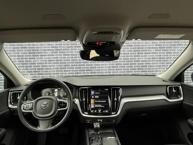 Volvo V60 2.0 T4 Momentum Pro | Trekhaak | Adaptieve Cruise Controle | Blis | Leder | Stoel + stuur verwarming | Standkachel | Camera |