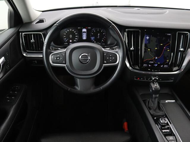 Volvo V60 2.0 T5 Momentum | Leder | Trekhaak | Stoelverwarming | LMV 20 inch | Harman/Kardon | Adaptive cruise | DAB+