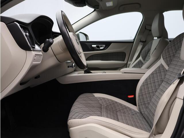 Volvo V60 2.0 T4 Momentum Pro / Trekhaak / Adapt. cruise / CarPlay / Park assist v+a+camera