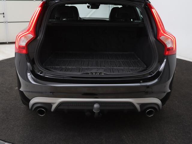 Volvo V60 1.5 T3 R-Design | Stoelverwarming | Xenon | Leder/Alcantara | Navigatie | Trekhaak | Parkeerhulp | Climate control | Cruise control