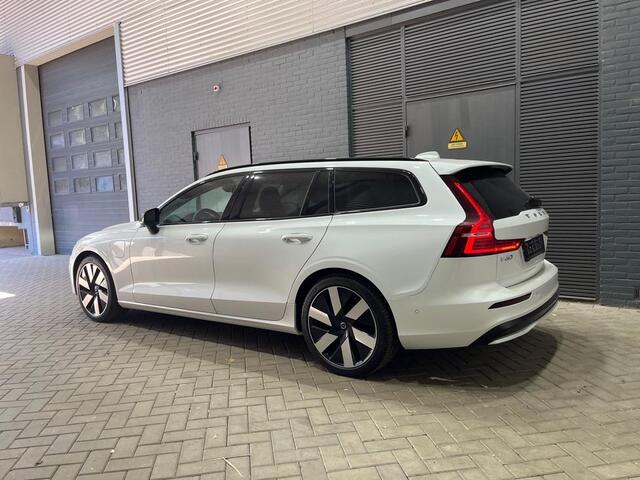 Volvo V60 T6 Plug-in hybrid Ultra Dark | Long Range | Head-Up | Panoramadak | ACC | 360° Camera | Trekhaak