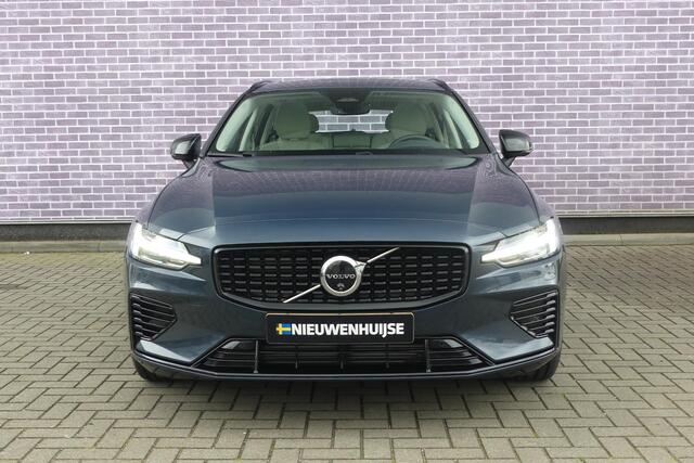 Volvo V60 T6 Recharge AWD Ultimate Dark | Long Range | Google Maps navigatie | Head-Up Display | Lederen Bekleding | Schuif-/Kanteldak | 360 Camera | Elek. Stoelen | Memory | Zitverlenging | Harman Kardon Audio | Stuur-/Stoelverwarming Voor + Achter | Elek. Achterk