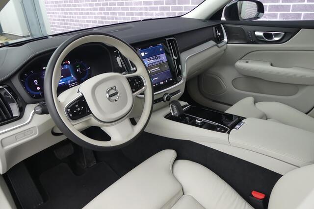 Volvo V60 T6 Recharge AWD Ultimate Dark | Long Range | Google Maps navigatie | Head-Up Display | Lederen Bekleding | Schuif-/Kanteldak | 360 Camera | Elek. Stoelen | Memory | Zitverlenging | Harman Kardon Audio | Stuur-/Stoelverwarming Voor + Achter | Elek. Achterk