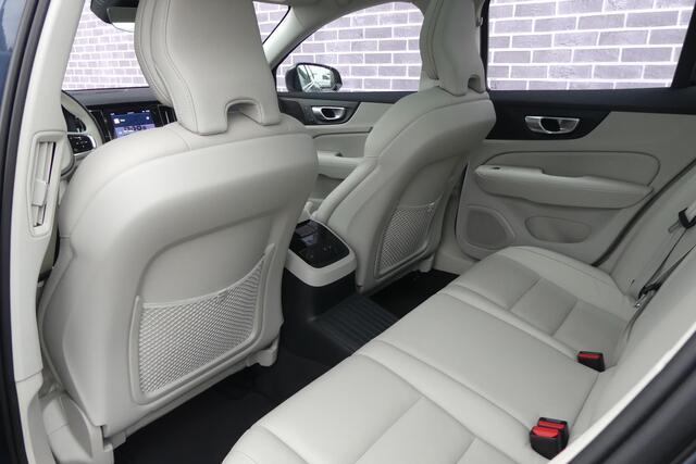 Volvo V60 T6 Recharge AWD Ultimate Dark | Long Range | Google Maps navigatie | Head-Up Display | Lederen Bekleding | Schuif-/Kanteldak | 360 Camera | Elek. Stoelen | Memory | Zitverlenging | Harman Kardon Audio | Stuur-/Stoelverwarming Voor + Achter | Elek. Achterk
