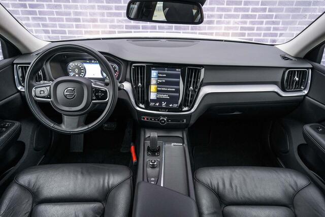 Volvo V60 2.0 B3 Momentum Advantage | Navi | Lederen bekleding | Stoel-/Stuurverwarming | DAB+ | Cruise Control | Apple Carplay / Android Auto | 17" LM