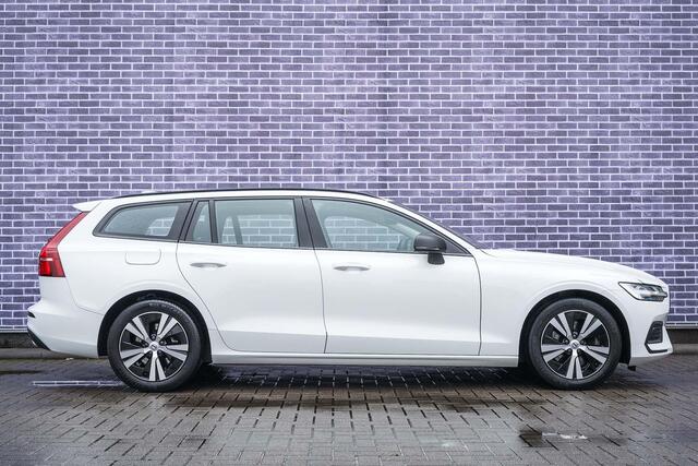Volvo V60 2.0 B3 Momentum Advantage | Navi | Lederen bekleding | Stoel-/Stuurverwarming | DAB+ | Cruise Control | Apple Carplay / Android Auto | 17" LM