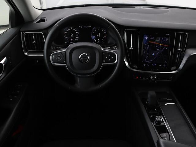 Volvo V60 2.0 B4 Momentum | Stoel & stuurverwarming | Trekhaak | Camera | Adaptive cruise | Carplay | Achterbankverwarming | Full LED | Navigatie