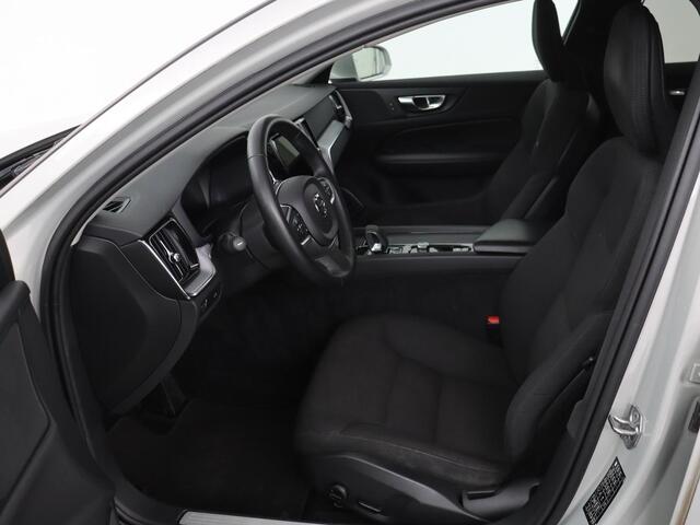 Volvo V60 2.0 B4 Momentum | Stoel & stuurverwarming | Trekhaak | Camera | Adaptive cruise | Carplay | Achterbankverwarming | Full LED | Navigatie