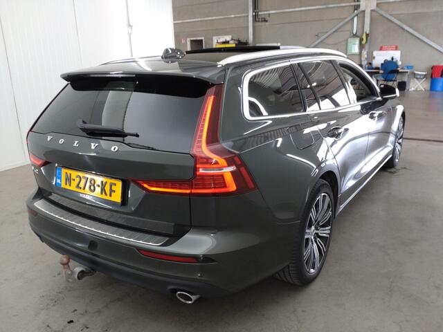 Volvo V60 2.0 B3 Momentum Business | Verwacht | Trekhaak | Pano | Head-up | 360 camera |
