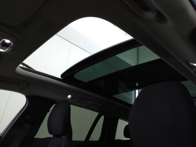 Volvo V60 2.0 B3 Momentum Business | Verwacht | Trekhaak | Pano | Head-up | 360 camera |