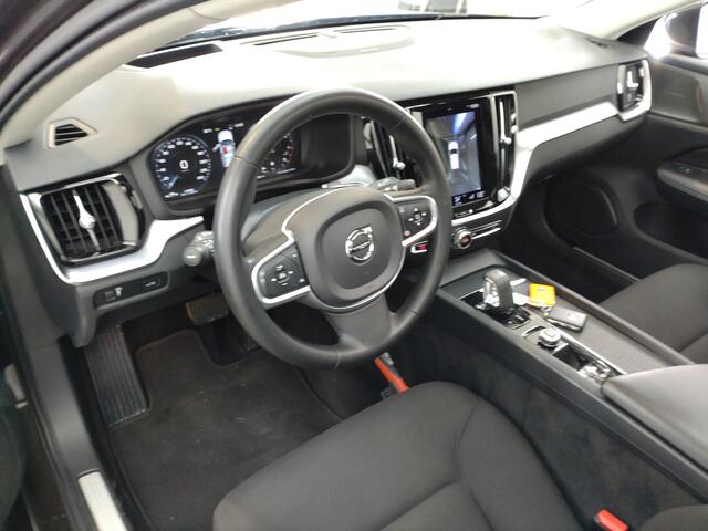 Volvo V60 2.0 B3 Momentum Business | Verwacht | Trekhaak | Pano | Head-up | 360 camera |