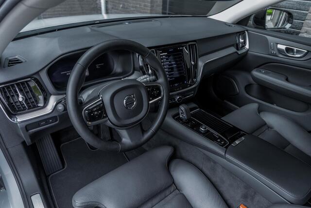 Volvo V60 2.0 T8 Plug-in hybrid AWD Plus Dark 455pk! | Pano | 19"| ACC | Trekh.| Memo | Camera |