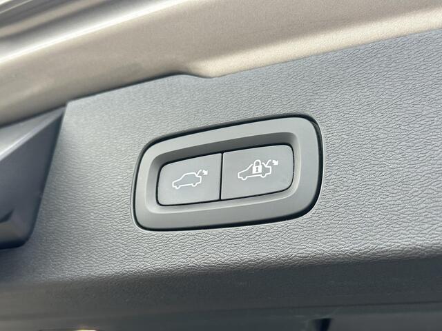 Volvo V60 2.0 B3 Inscription / Elektrische trekhaak / pan. dak / harman kardon / Apple carplay