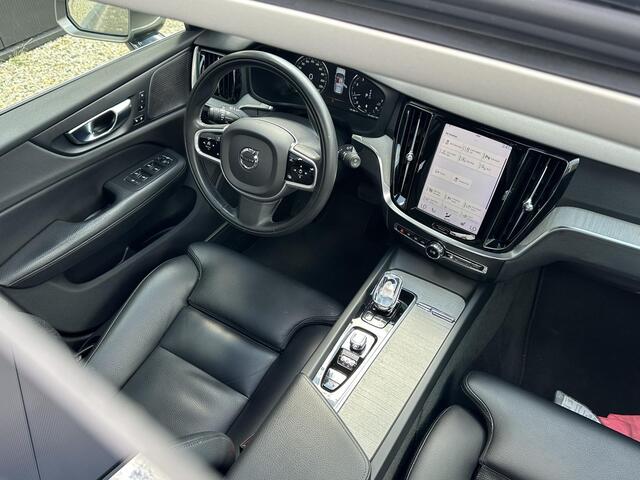 Volvo V60 2.0 B3 Inscription / Elektrische trekhaak / pan. dak / harman kardon / Apple carplay