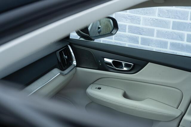 Volvo V60 B4 Inscription | Stuurverwarming | 360 Camera | Schuif-/Kanteldak | Head-Up Display | Harman Kardon Audio | Stoelverwarming Voor + Achter | Dodehoekdetectie | BLIS | Park Assist | Standkachel
