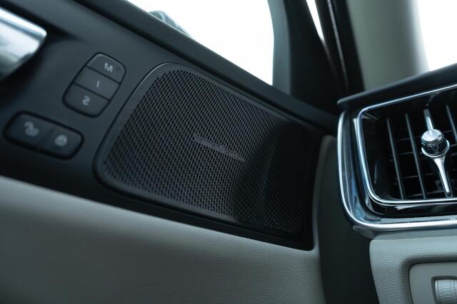 Volvo V60 B4 Inscription | Stuurverwarming | 360 Camera | Schuif-/Kanteldak | Head-Up Display | Harman Kardon Audio | Stoelverwarming Voor + Achter | Dodehoekdetectie | BLIS | Park Assist | Standkachel