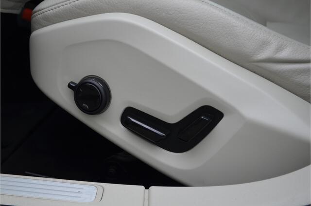 Volvo V60 2.0 T5 Inscription Pilot Assist | Memory stoel | Leer | Trekhaak wegklap | Stoelverwarming | Hout inleg | a.Camera | Carplay