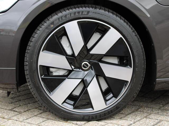 Volvo V60 2.0 T6 Plug-in hybrid AWD Essential Automaat / Leder interieur / Privacy Glass / Climate Pack / Driver Awareness / 19" velgen