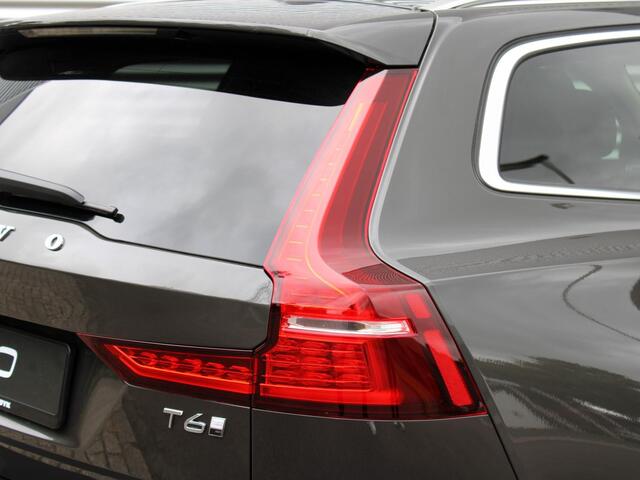 Volvo V60 2.0 T6 Plug-in hybrid AWD Essential Automaat / Leder interieur / Privacy Glass / Climate Pack / Driver Awareness / 19" velgen