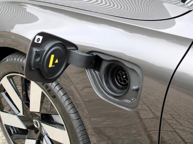 Volvo V60 2.0 T6 Plug-in hybrid AWD Essential Automaat / Leder interieur / Privacy Glass / Climate Pack / Driver Awareness / 19" velgen