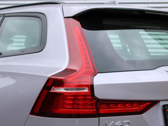 Volvo V60 2.0 B4 Essential Bright Automaat / Driver Awareness / Parking Pack / Aurora Silver / 18" velgen / Climate Pack