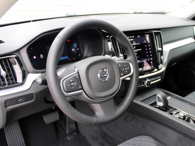 Volvo V60 2.0 B4 Essential Bright Automaat / Driver Awareness / Parking Pack / Aurora Silver / 18" velgen / Climate Pack