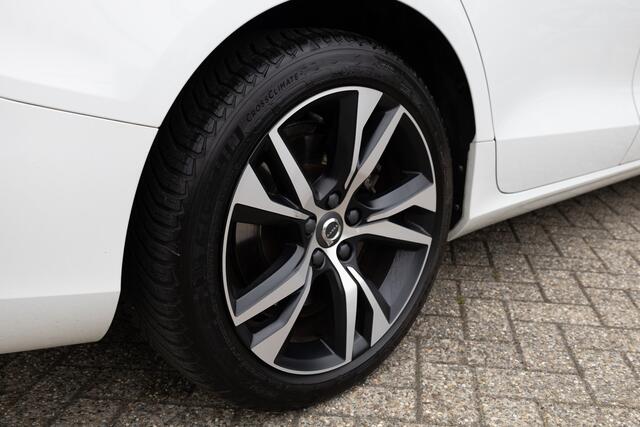 Volvo V60 2.0 T6 Recharge AWD R-Design ?IntellisafePro?HUD?360°CAM