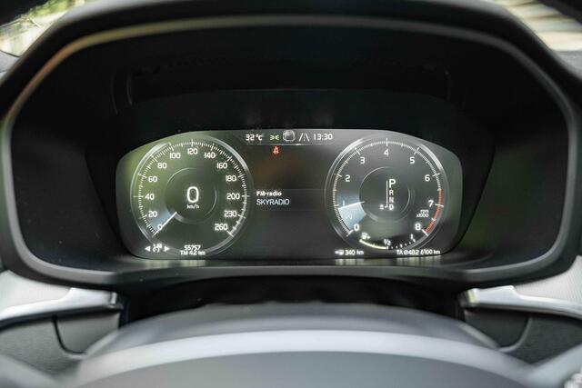 Volvo V60 T5 Automaat R-Design | Panoramadak| Head up Display| Adaptieve Cruise Control| Blind Spot| Park Assist voor en Achter| Parkeer Camera| Verwarmbare Voorstoelen