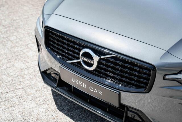 Volvo V60 T5 Automaat R-Design | Panoramadak| Head up Display| Adaptieve Cruise Control| Blind Spot| Park Assist voor en Achter| Parkeer Camera| Verwarmbare Voorstoelen