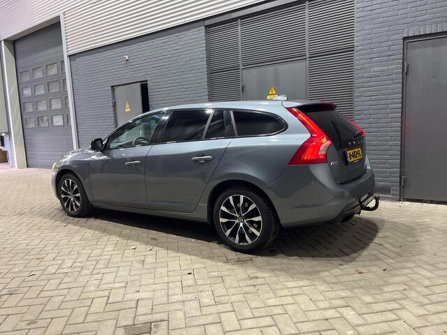 Volvo V60 2.0 D3 Polar+ | Automaat | Trekhaak | Stoelverwarming | Leder | Getint Glas | Camera