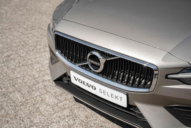 Volvo V60 B3 Automaat Business Pro | Verwarmbare Voorstoelen | Achteruitrijcamera | Verwarmbare Voorruit | 17" Lichtmetalen Velgen | Adaptieve Cruise Control | Dodehoekdetectie Met Correctie | Parkeersensoren | Verwarmbaar Stuurwiel