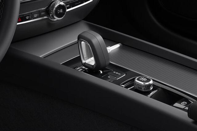 Volvo V60 2.0 B4 Essential Edition automaat/ 18 inch/park assist/ climate line/ driver assist