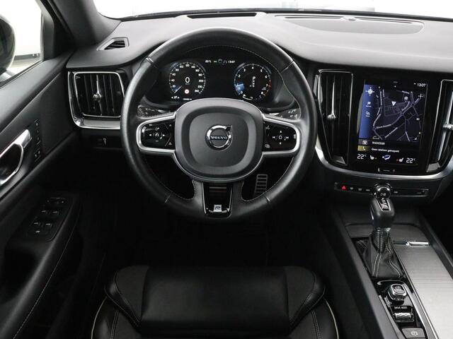 Volvo V60 2.0 T4 R-Design | Panoramadak | Stoelverwarming | Head-Up | Camera | Carplay | Half leder | Adaptive cruise | Navigatie | Memory | Full LED