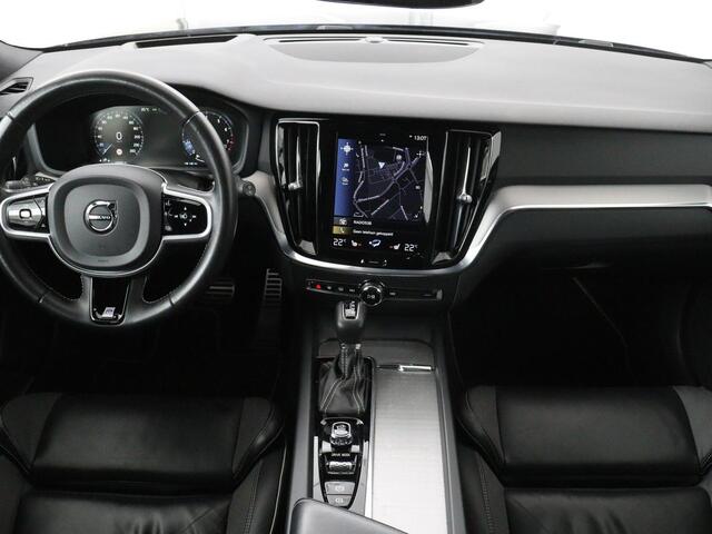 Volvo V60 2.0 T4 R-Design | Panoramadak | Stoelverwarming | Head-Up | Camera | Carplay | Half leder | Adaptive cruise | Navigatie | Memory | Full LED